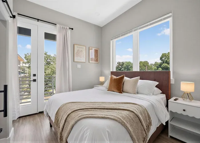 Pink Paradise Chic 2bd Townhouse * Fort Worth