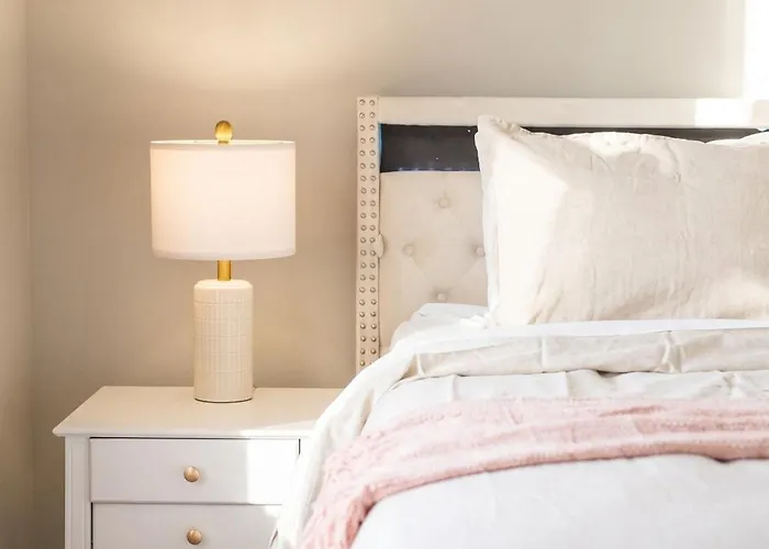 Pink Paradise Chic 2bd Townhouse * Fort Worth