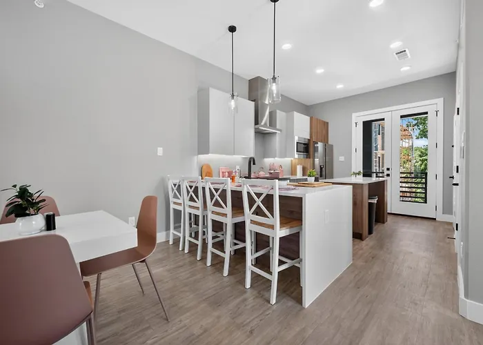 Pink Paradise Chic 2bd Townhouse * Fort Worth